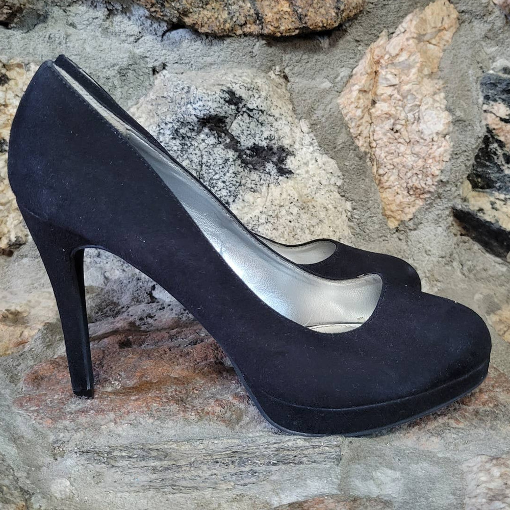 X-appeal Black Faux Suede 'Starrburst' Stiletto Pumps